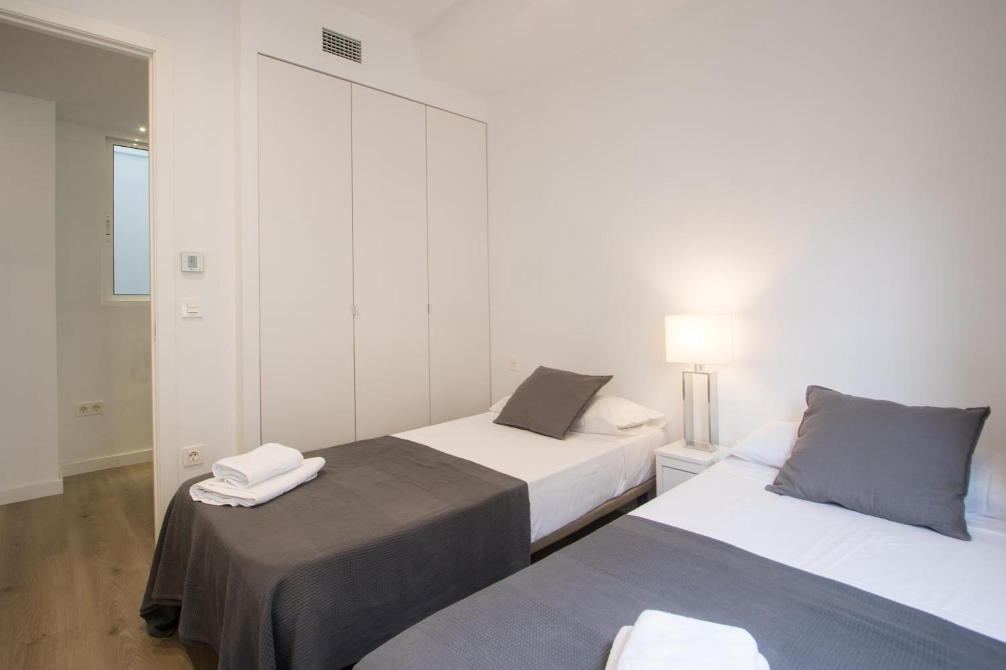 4 Bedroom/3 Baths W/ Ac In Near Beach! Alicante Kültér fotó