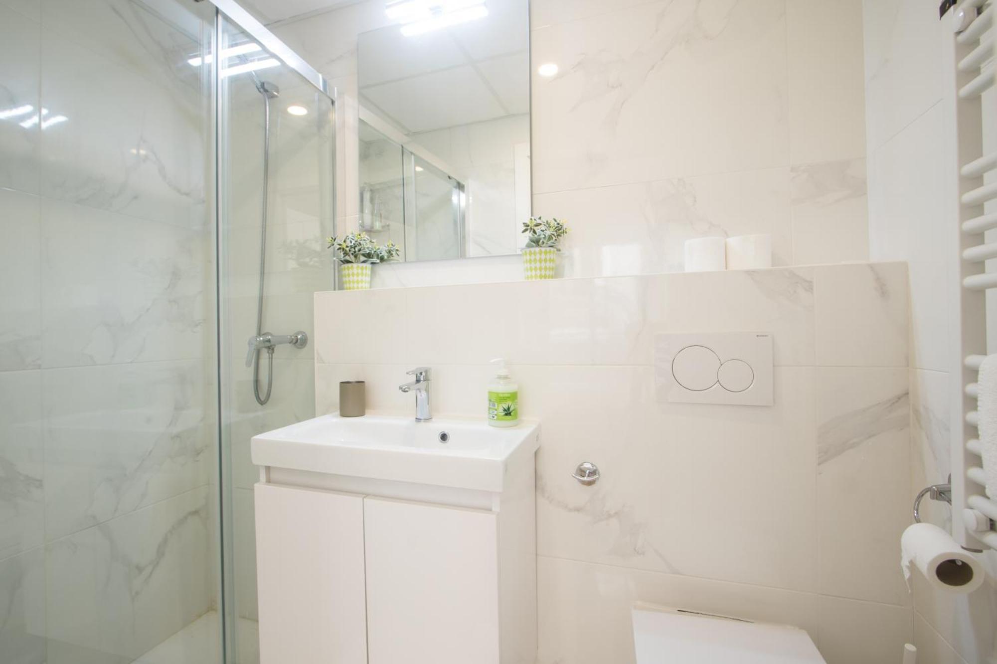 4 Bedroom/3 Baths W/ Ac In Near Beach! Alicante Kültér fotó