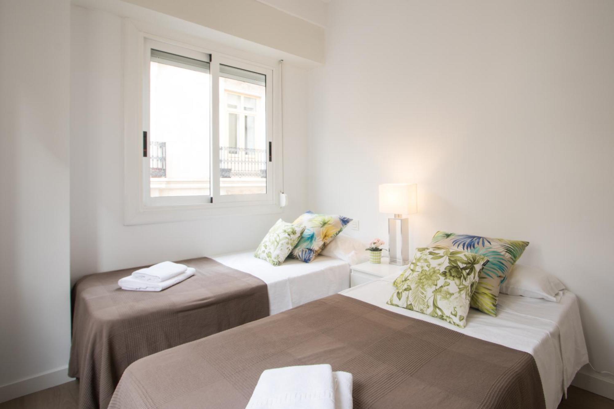 4 Bedroom/3 Baths W/ Ac In Near Beach! Alicante Kültér fotó