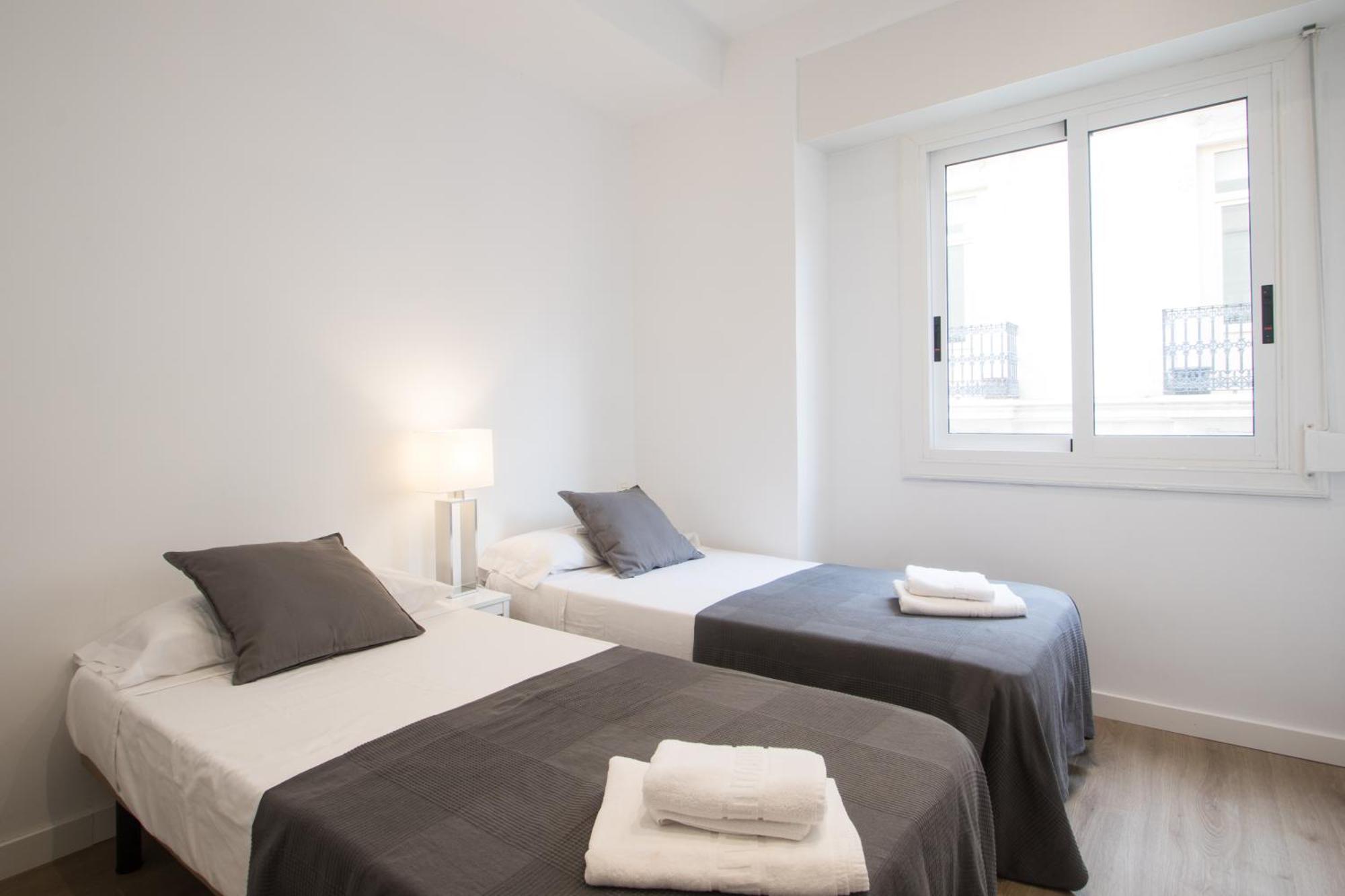 4 Bedroom/3 Baths W/ Ac In Near Beach! Alicante Kültér fotó