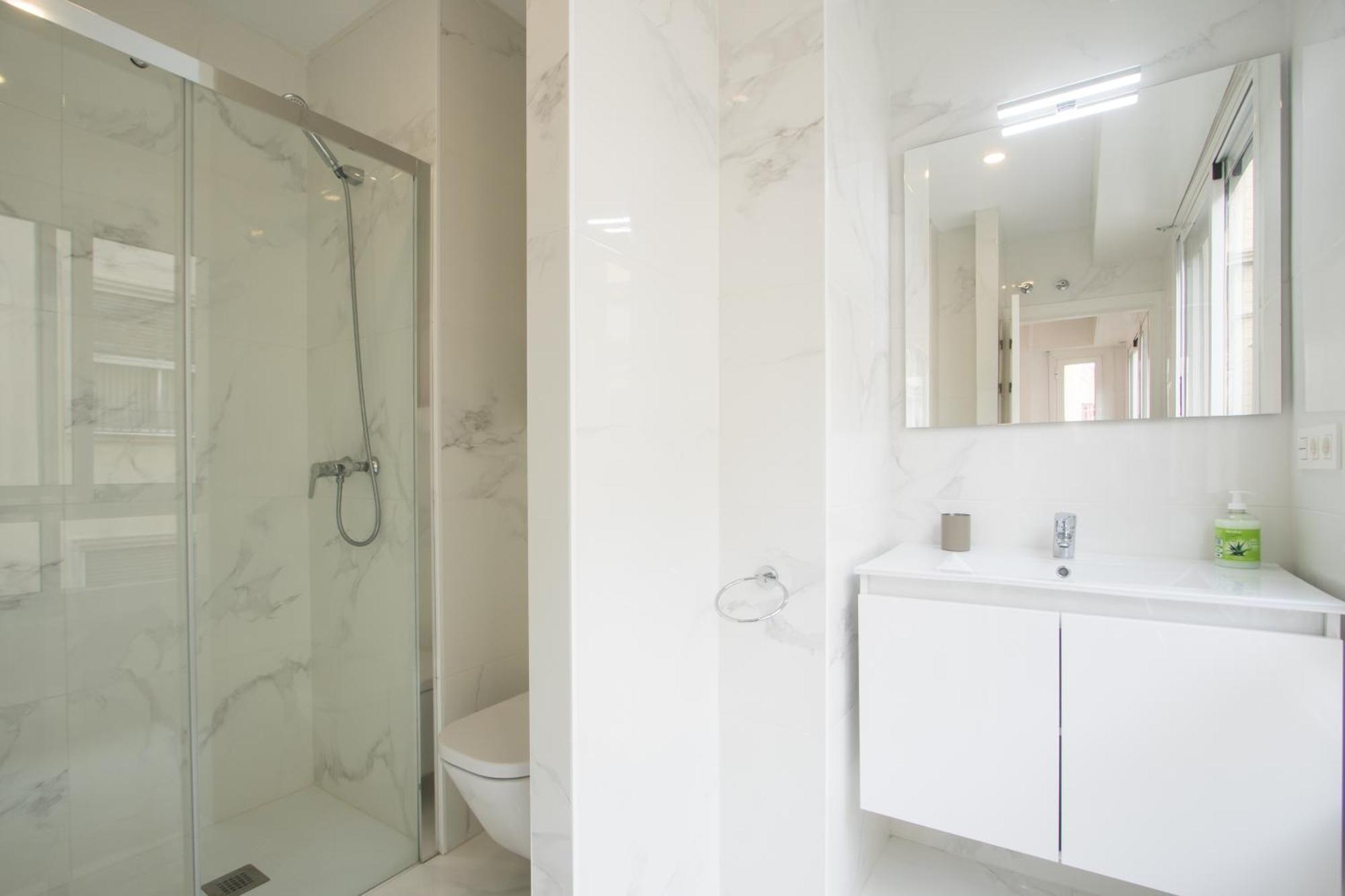 4 Bedroom/3 Baths W/ Ac In Near Beach! Alicante Kültér fotó