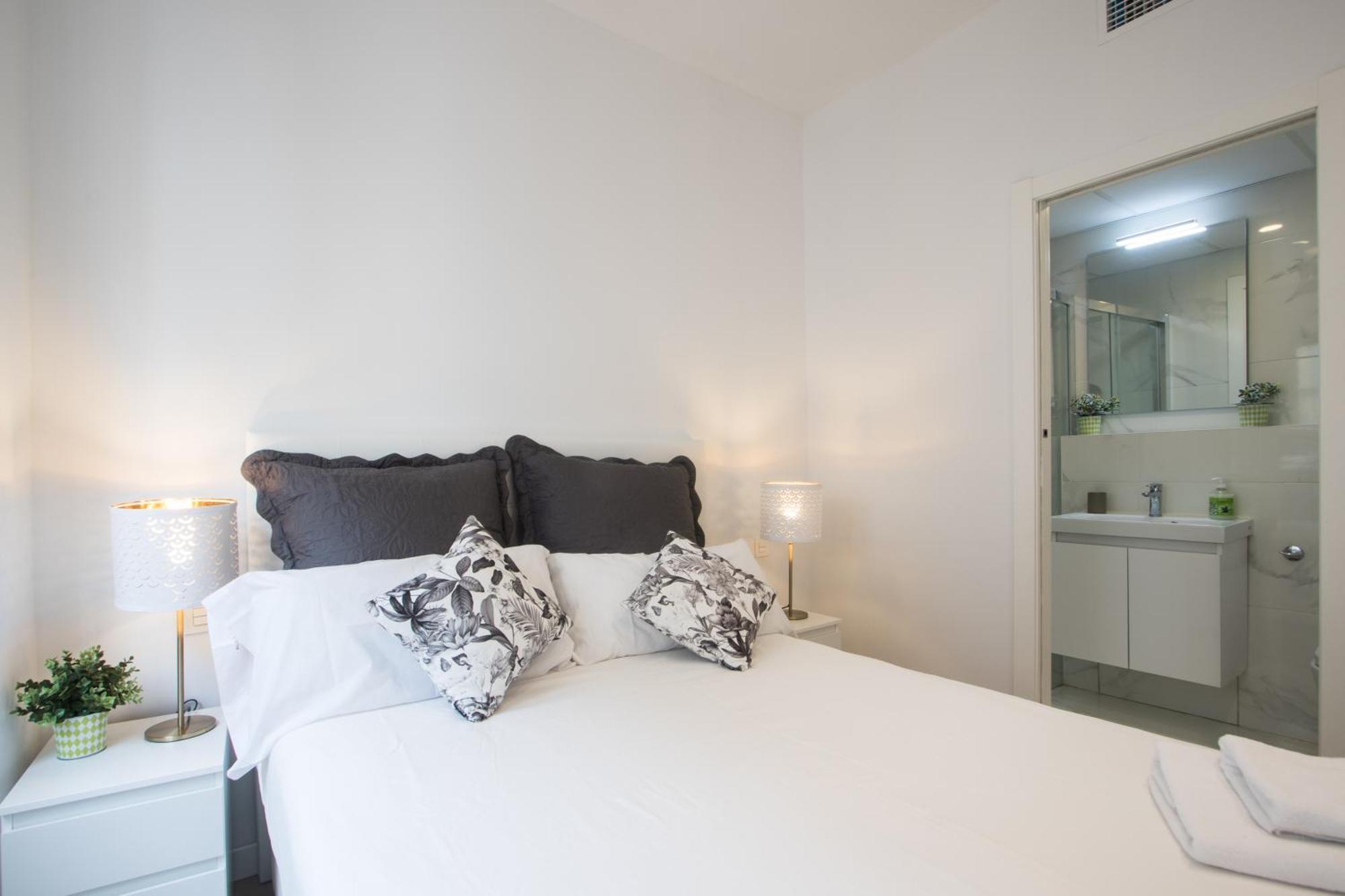 4 Bedroom/3 Baths W/ Ac In Near Beach! Alicante Kültér fotó